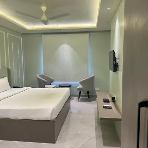 The Urban 3*, Varanasi India