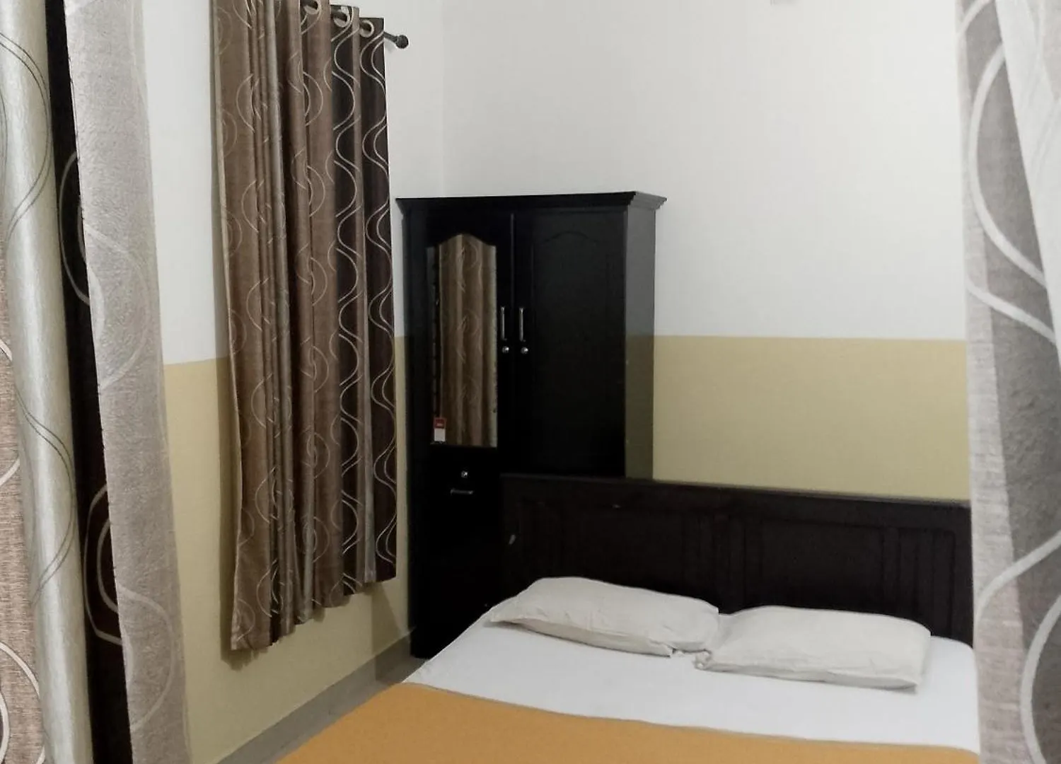 Lotus Grand Residency Hotell Angādipuram