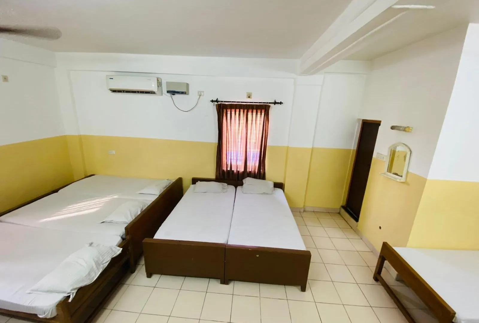 Lotus Grand Residency Otel Angādipuram
