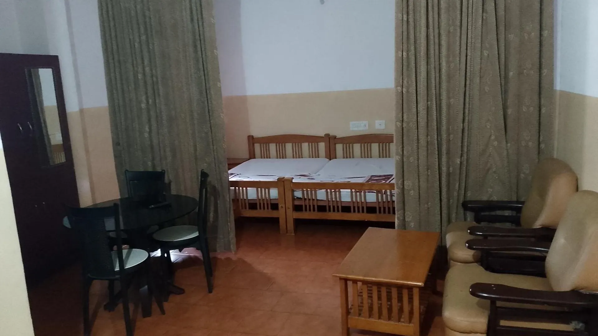 Lotus Grand Residency Otel Angādipuram
